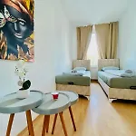 Bright 5Br Apartment W Great Transport Link