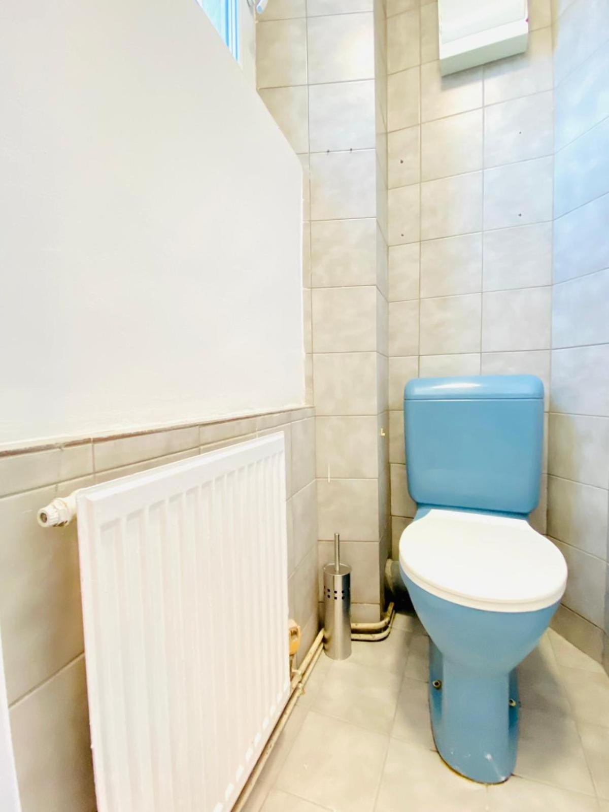 Bright 5br W Great Transport Link Apartment *