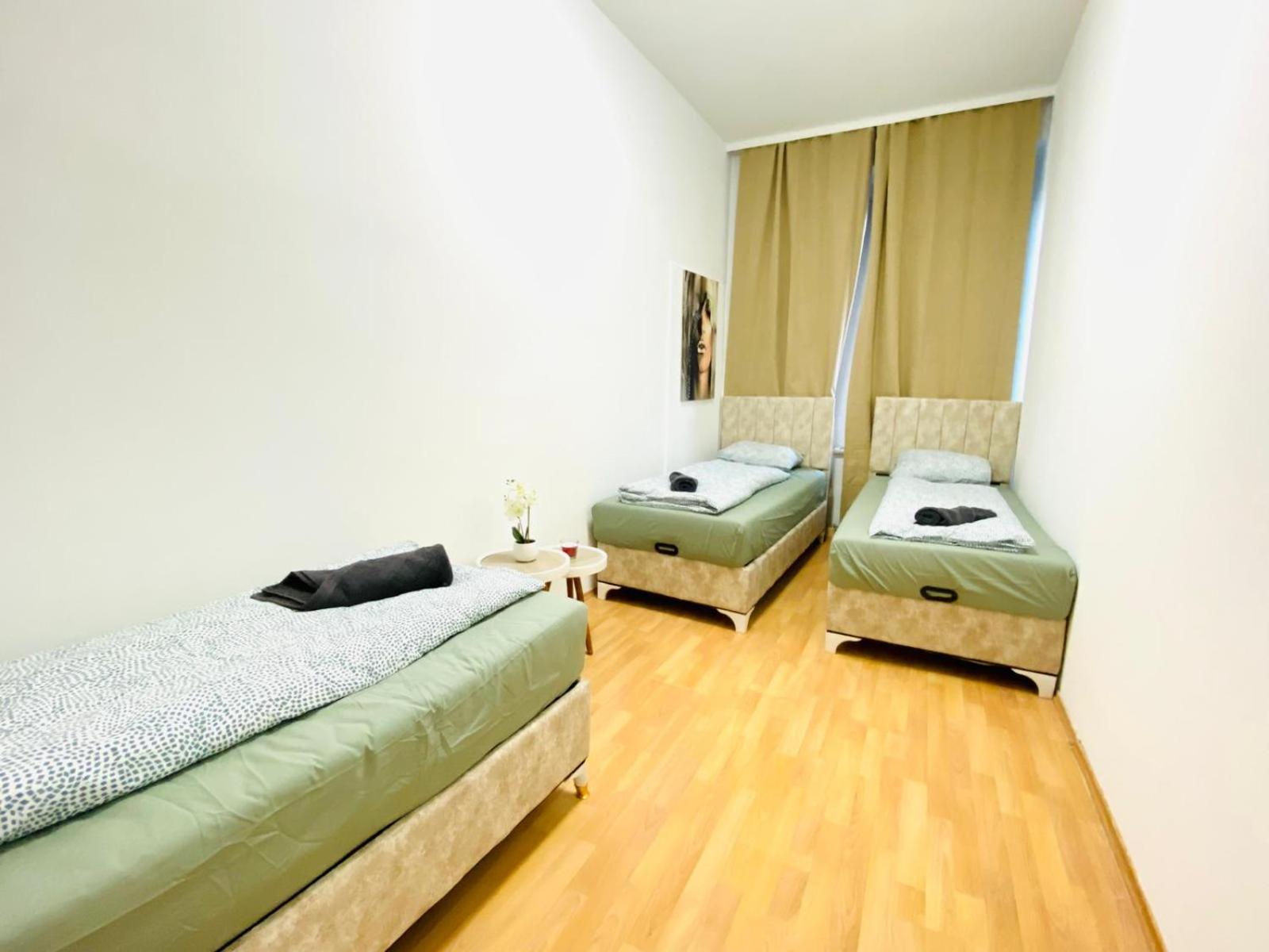 Bright 5br W Great Transport Link Apartment