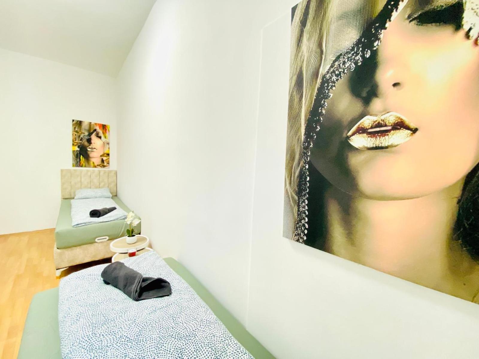 Bright 5br W Great Transport Link Apartment *