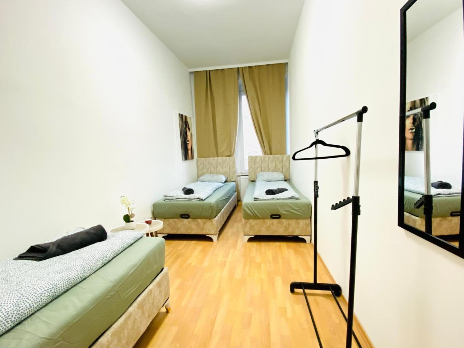 Bright 5br W Great Transport Link Apartment