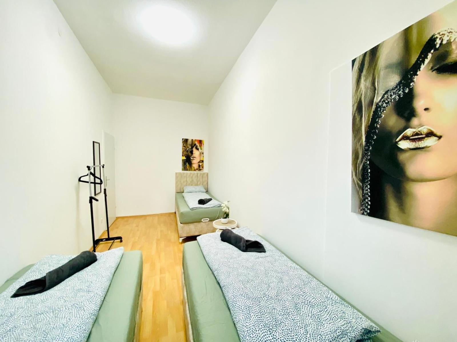 Bright 5br W Great Transport Link Apartment *