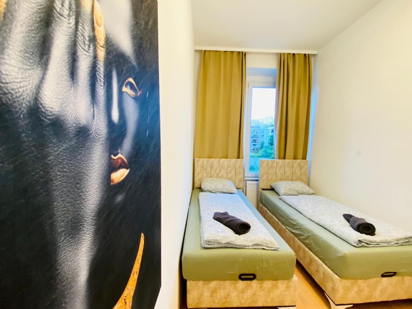 Bright 5br W Great Transport Link Apartment