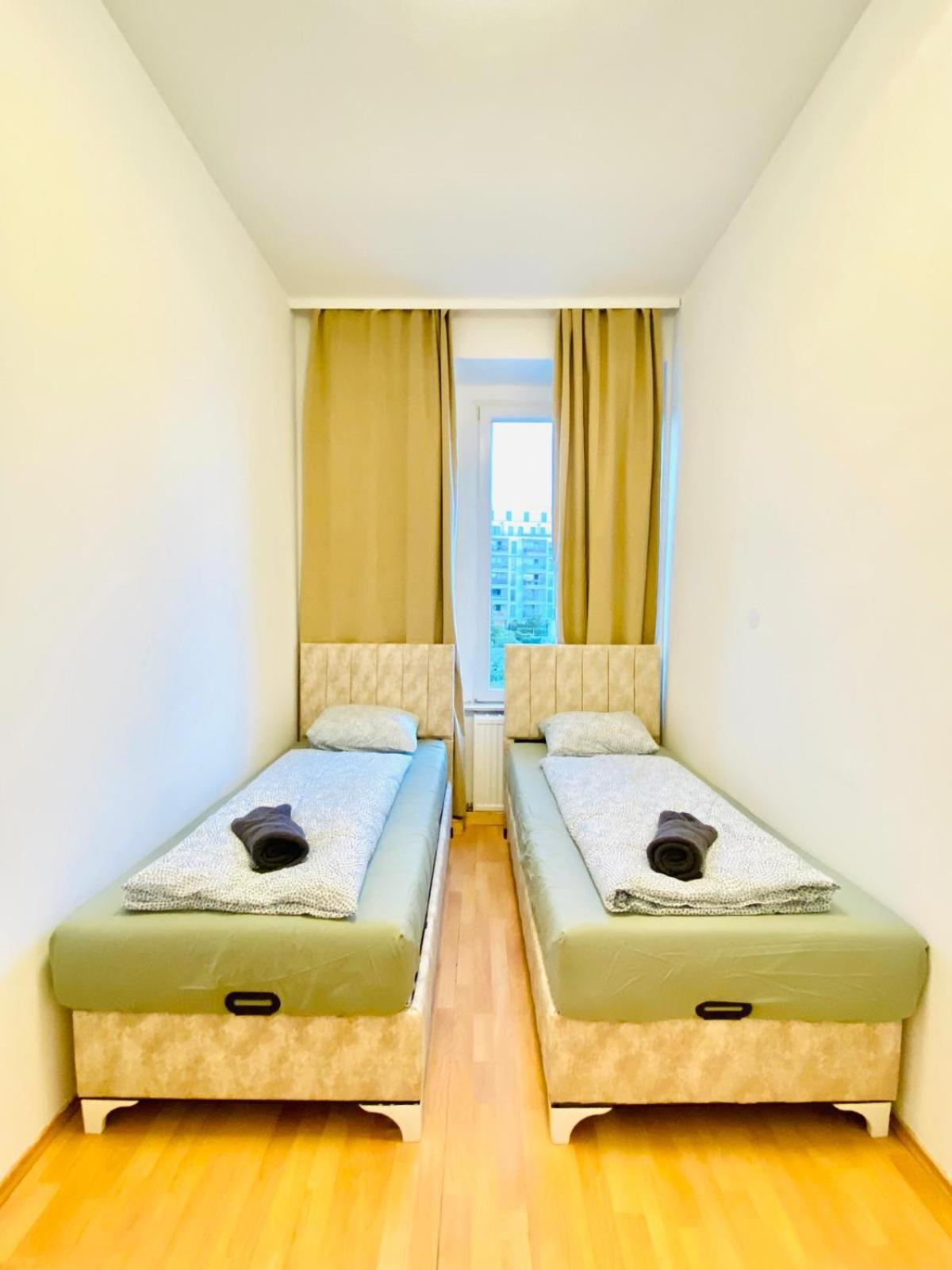 Apartment Bright 5br W Great Transport Link