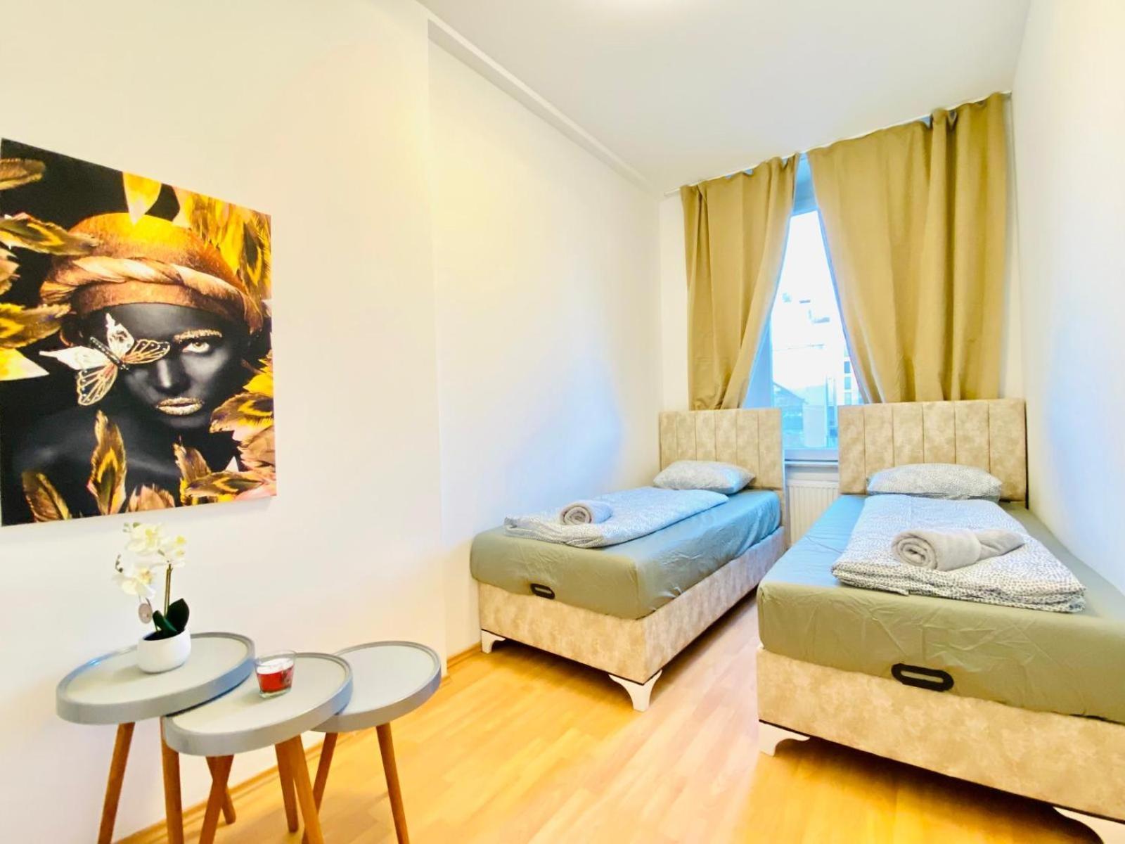 Bright 5br W Great Transport Link Apartment