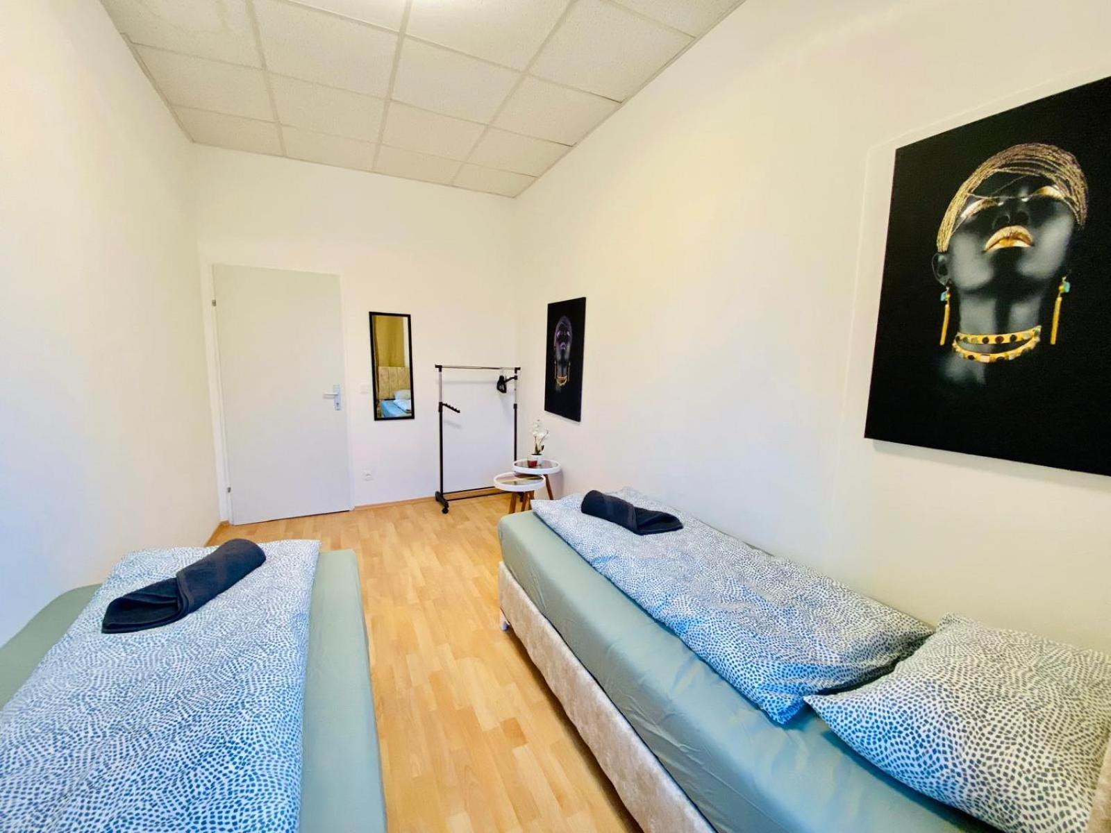 Bright 5br W Great Transport Link Apartment