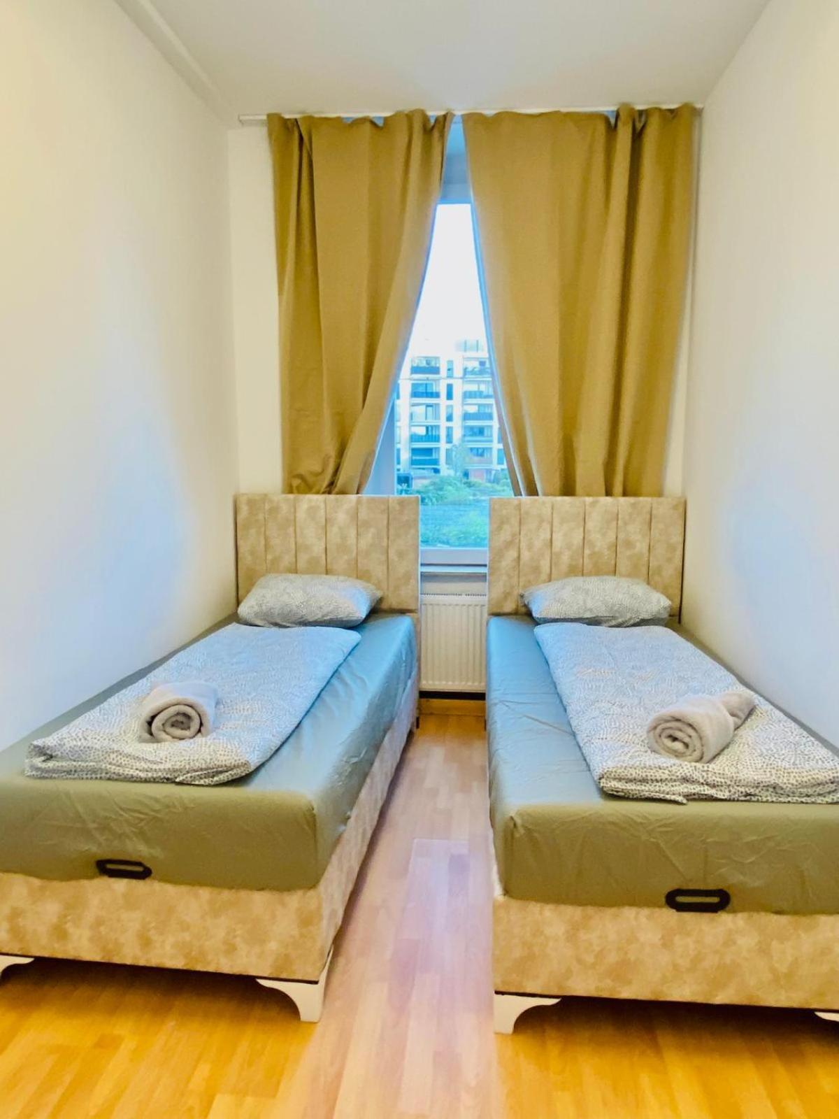 Bright 5br W Great Transport Link Apartment