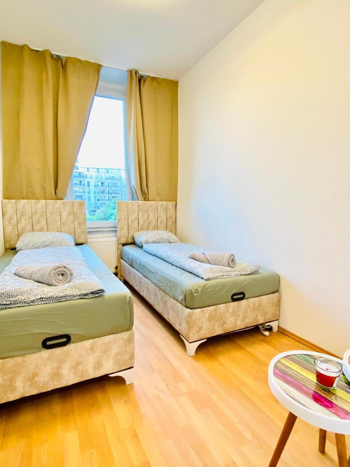 Bright 5br W Great Transport Link *