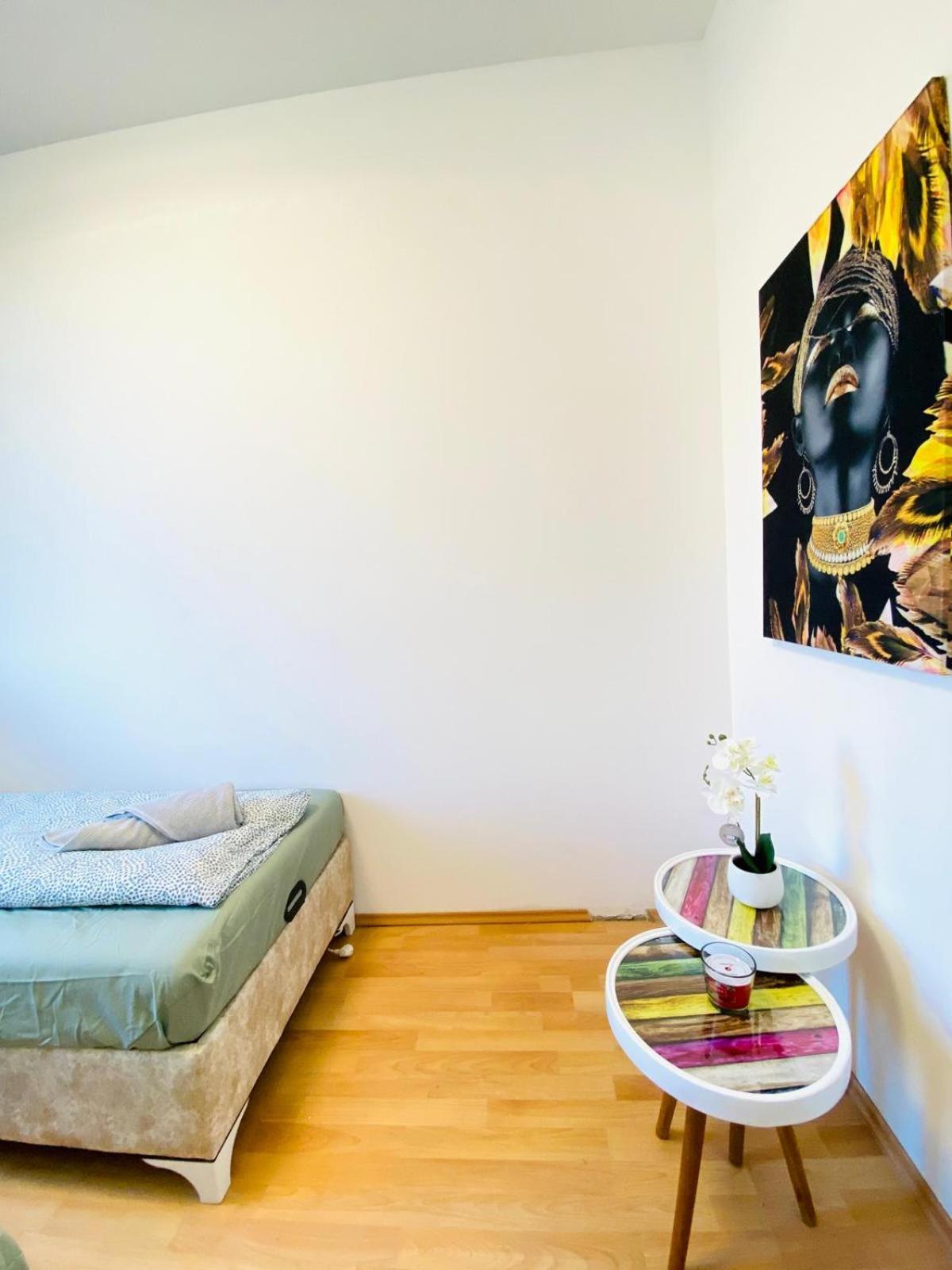 Bright 5br W Great Transport Link Apartment
