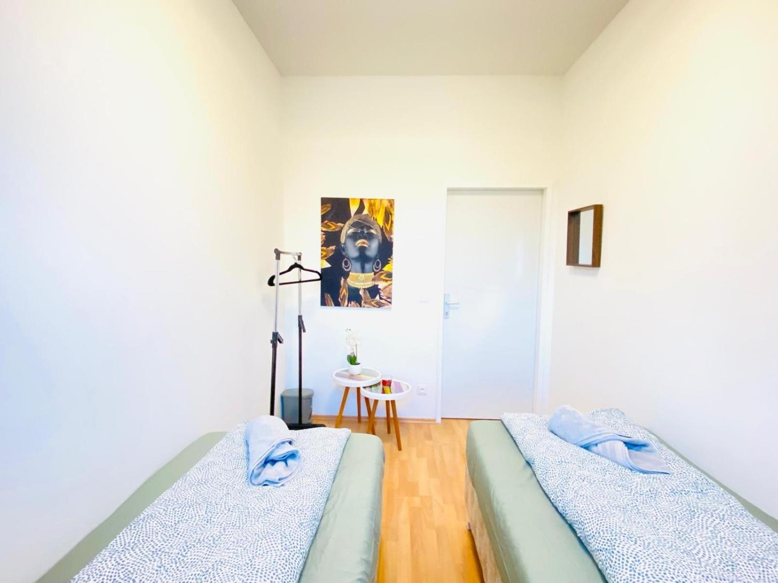 Bright 5br W Great Transport Link Apartment